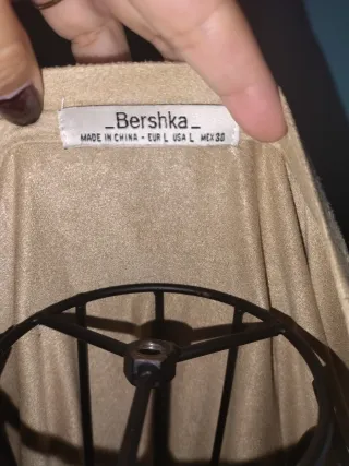 Camiseta Bershka beige con flecos