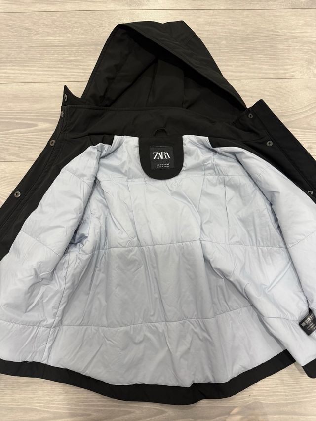 Parka niña Zara negra con capucha