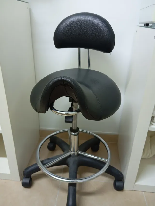 Taburete de montura negro