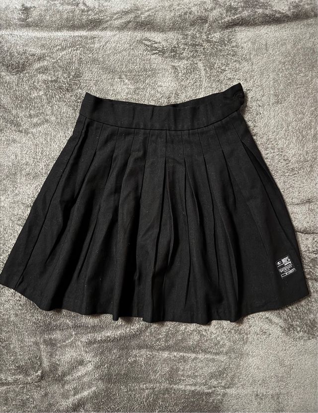 Falda plisada negra