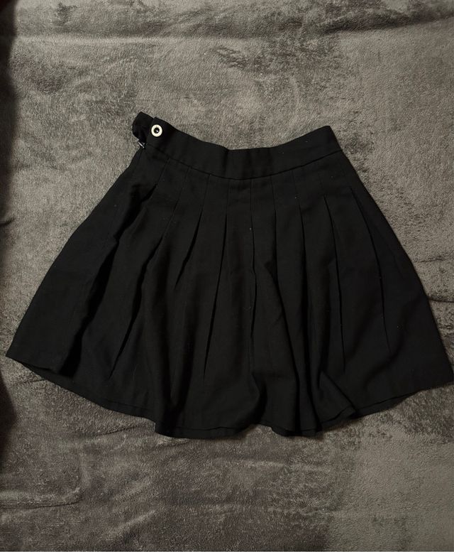Falda plisada negra