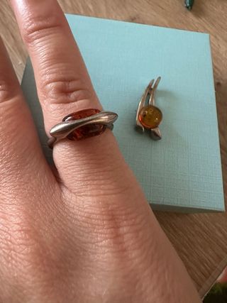 Conjunto Plata y Ámbar: Anillo y Colgante