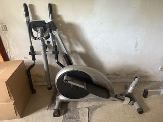 Bicicleta elíptica gris plateada