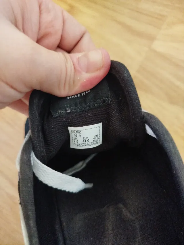 Zapatillas Vans Negras con Raya Blanca