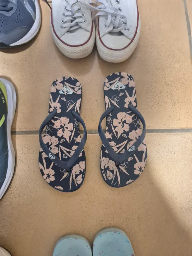 Lote Zapatos Mujer: Zapatillas y Chanclas