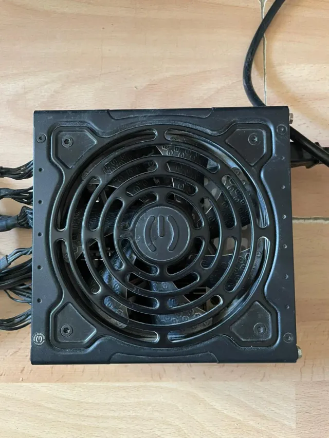 Fuente de Alimentación EVGA