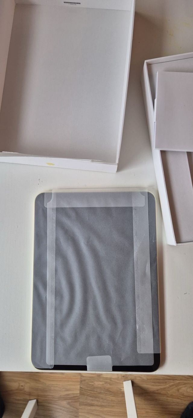 iPad A16 128GB Dourado