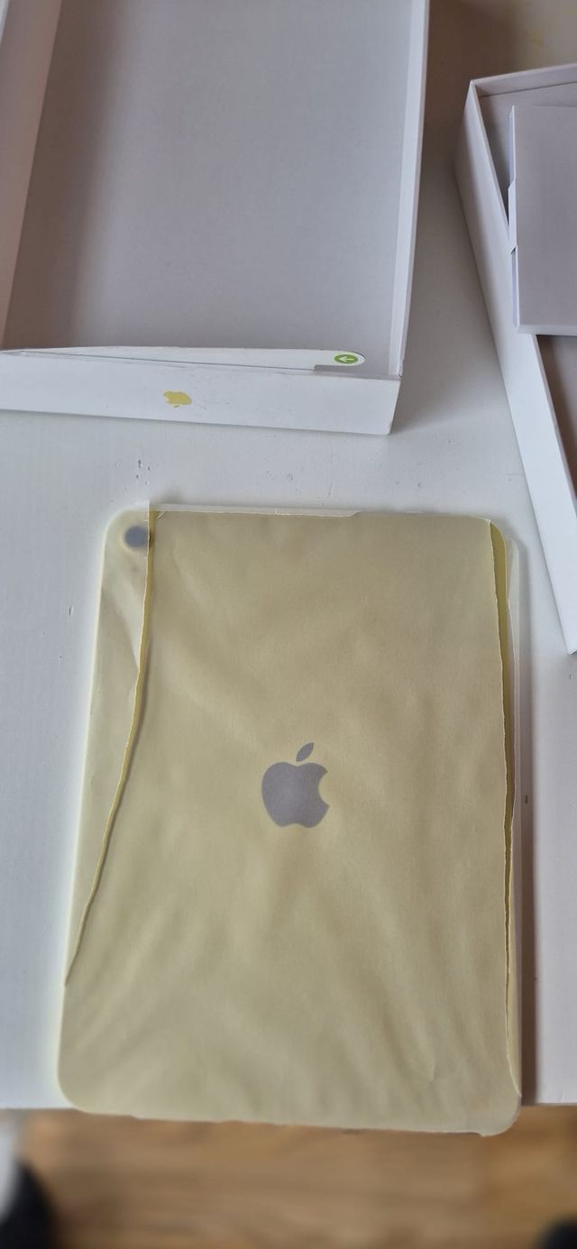 iPad A16 128GB Dourado