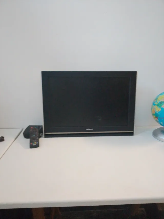 Televisión con TDT marca  pantalla 48x30