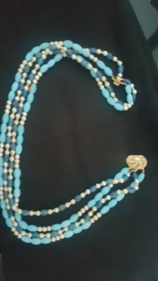 Collana perle e pietre blu