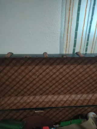 Baúl vintage verde y dorado