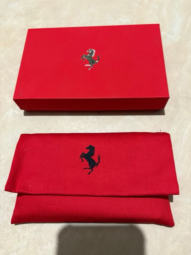 Ferrari fermacarte scatola e porta badge