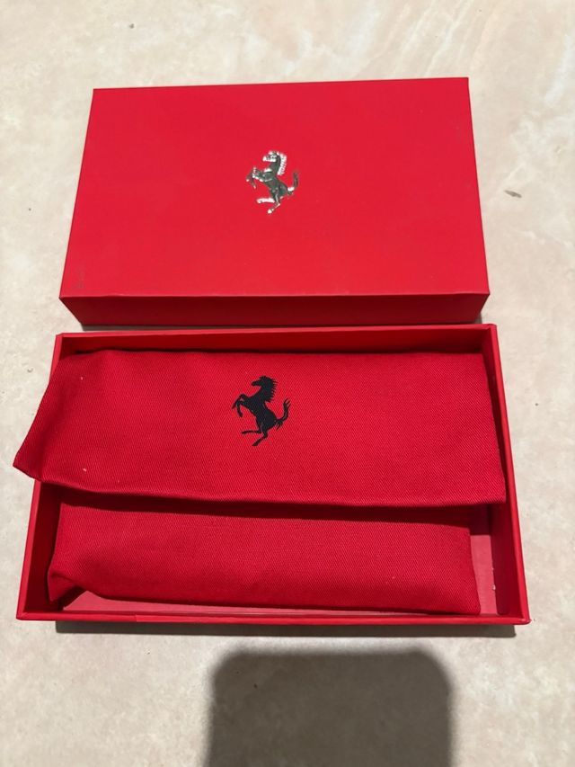 Ferrari fermacarte scatola e porta badge