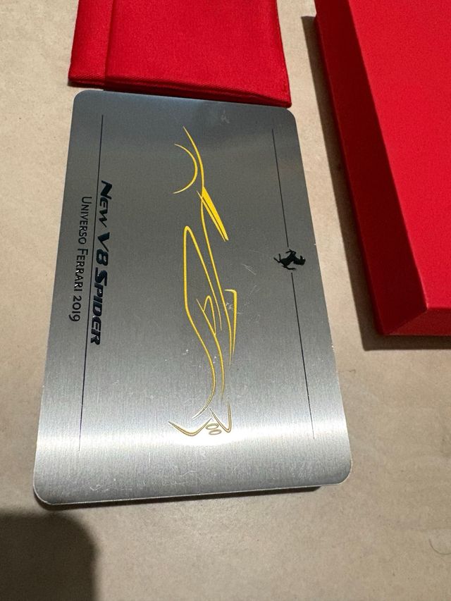 Ferrari fermacarte scatola e porta badge