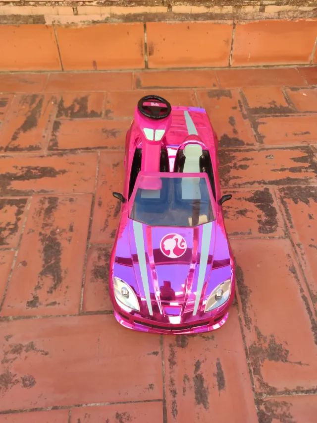 Coche teledirigido Barbie rosa
