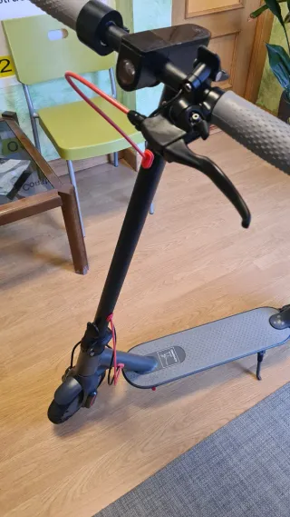 Patinete eléctrico gris