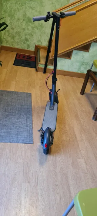 Patinete eléctrico gris