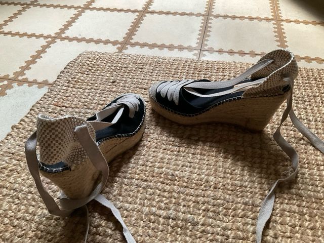 Sandalia Vidorreta cuña rafia beige/negro talla 37