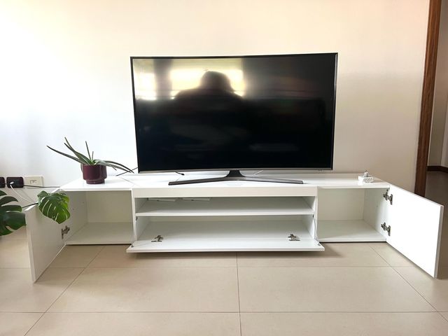 Mobile TV soggiorno effetto legno bianco lucido