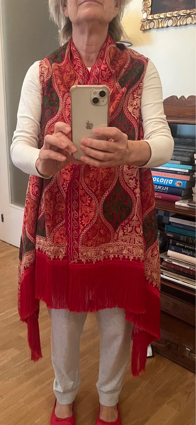 Chaleco Artesanal Bordado Asimétrico