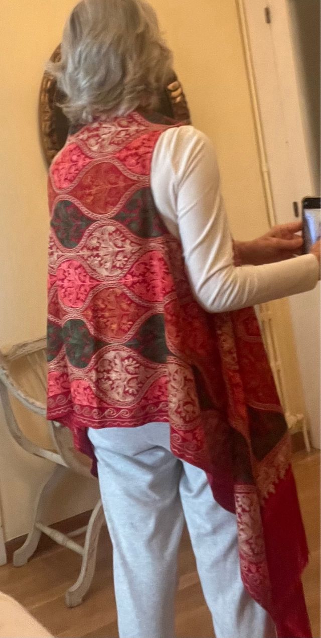 Chaleco Artesanal Bordado Asimétrico