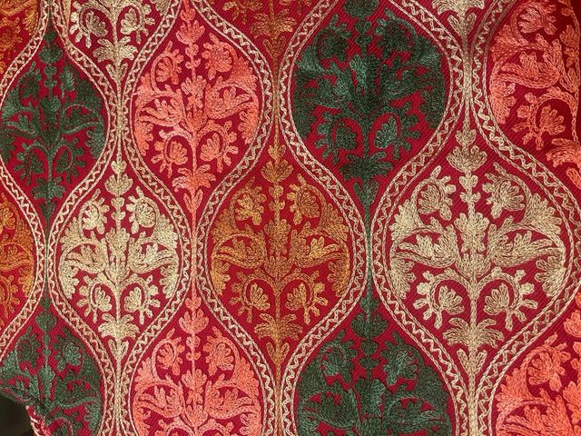 Chaleco Artesanal Bordado Asimétrico