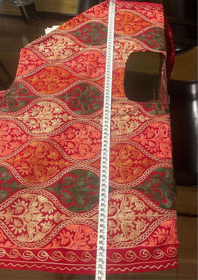 Chaleco Artesanal Bordado Asimétrico