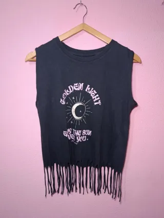 Camiseta sin mangas con flecos