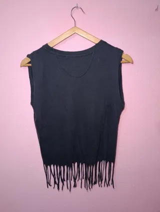 Camiseta sin mangas con flecos