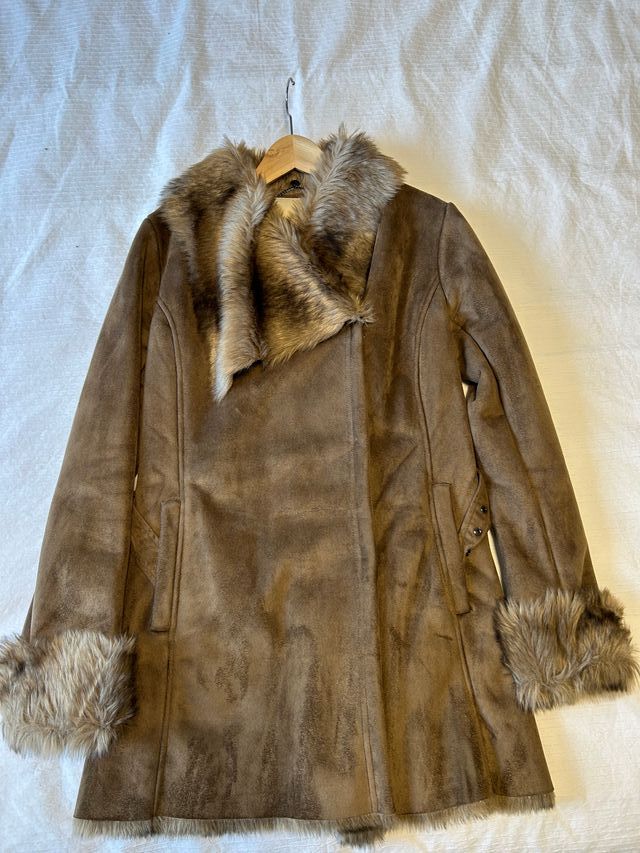 Chaqueta pelo marrón chica