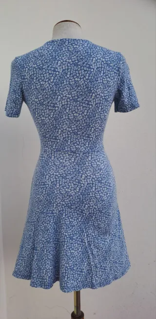 Vestido floral azul corto