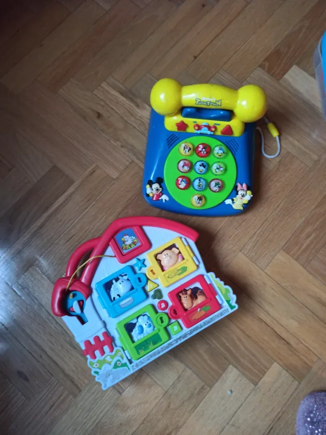 Lote de Brinquedos para Bebê: Fazenda Musical e Telefone Disney