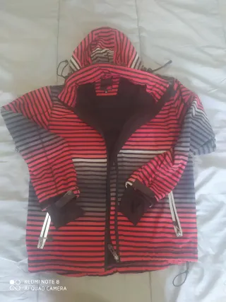 Chaqueta joven rayas rojas y grises