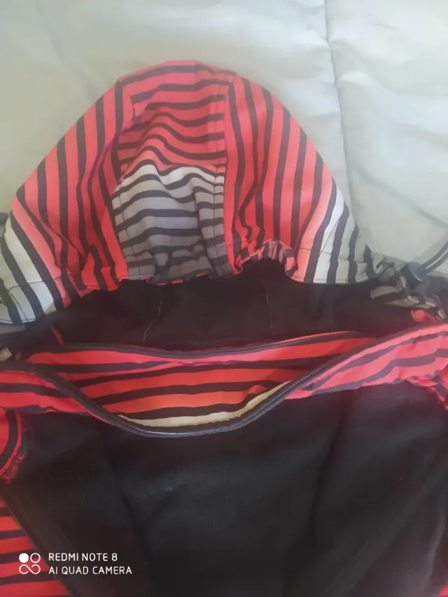 Chaqueta joven rayas rojas y grises