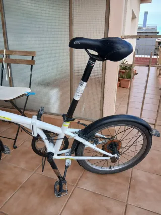Bicicleta plegable blanca