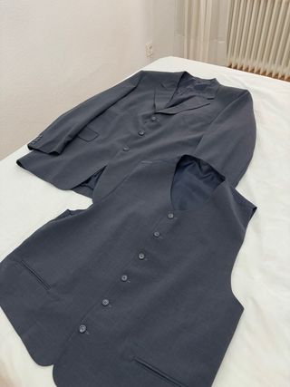 Traje de caballero gris marengo con chaleco