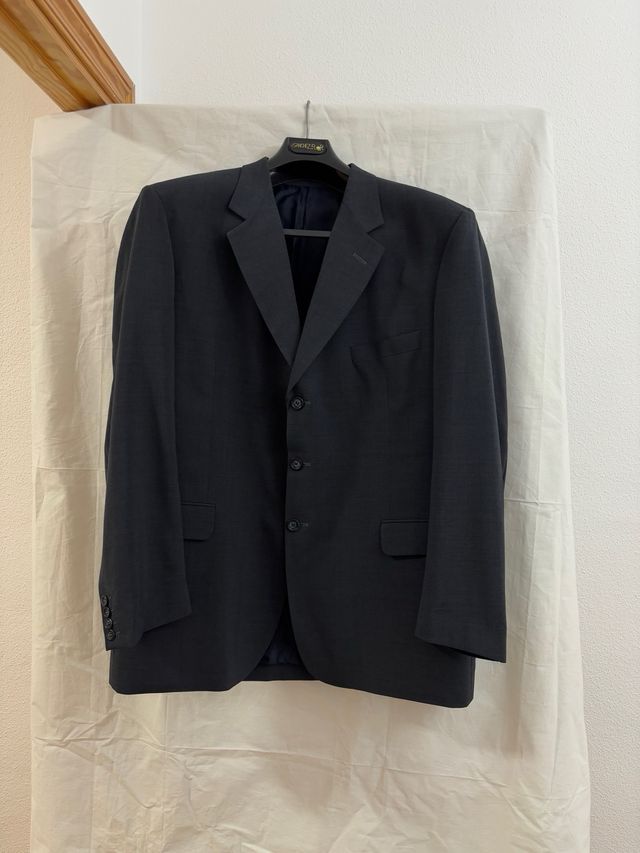 Traje de caballero gris marengo con chaleco