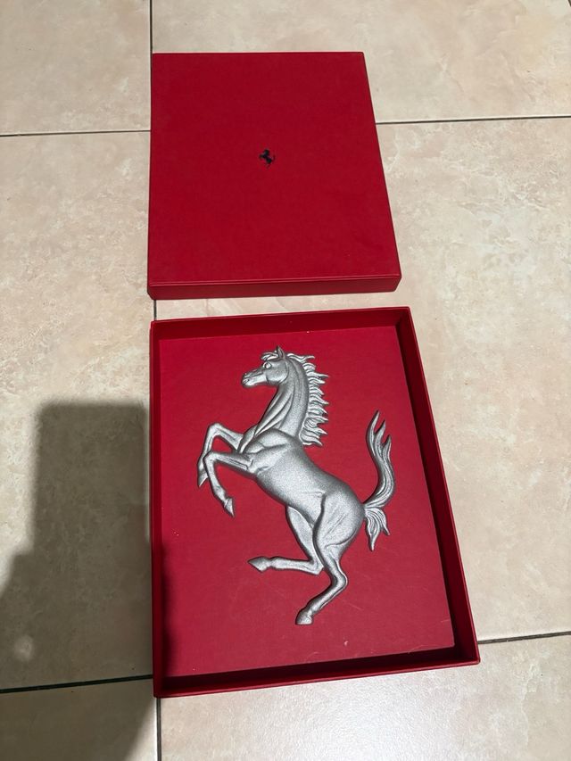 Cavallino Ferrari Metallo Argento