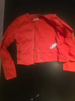 Chaqueta Roja Talla L pequeña(es más para S y M)