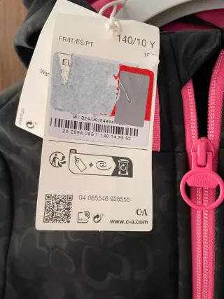 Chaqueta niña nueva sin uso C&A Negra Corazones y