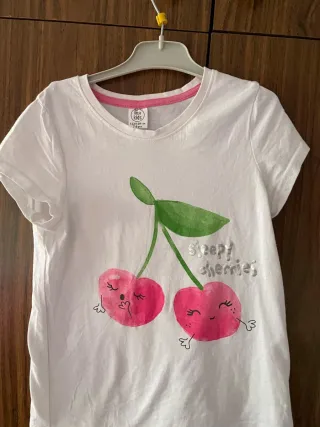 Chaqueta niña nueva sin uso C&A Negra Corazones y