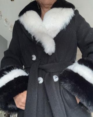 Abrigo de paño negro y blanco sin estrenar