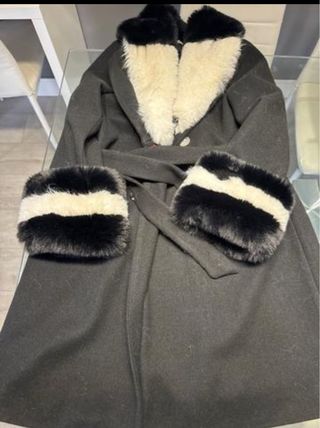 Abrigo de paño negro y blanco sin estrenar