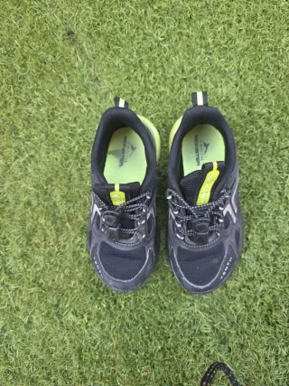 Zapatillas Tenth Negras y Verdes talla 32