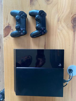 PS4 (PlayStation 4) + 2 mandos