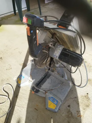 Sierra ingletadora profesional