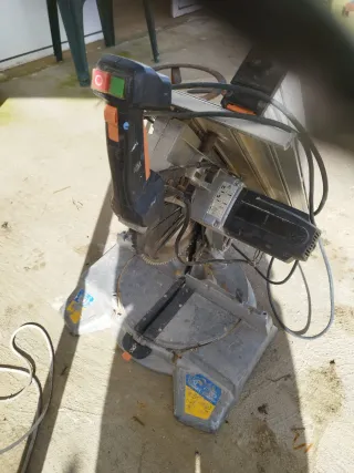 Sierra ingletadora profesional