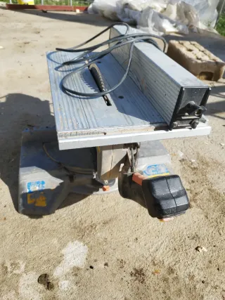 Sierra ingletadora profesional