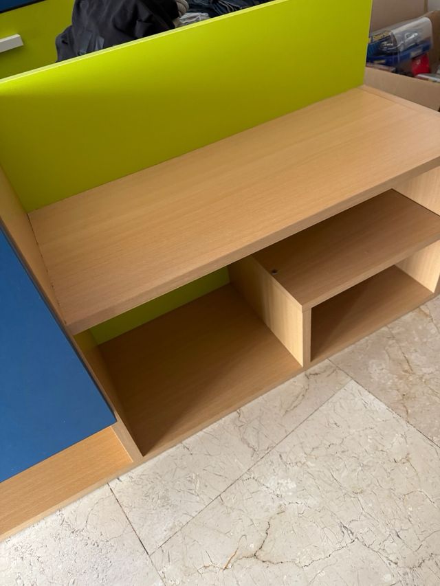 Mueble juvenil bajo con puerta