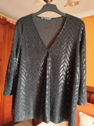 Camiseta lentejuelas negra